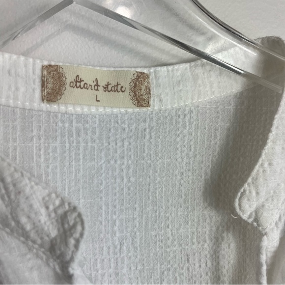 Altered State white boho tiered top with ball accent size large 1809 - Picture 2 of 3